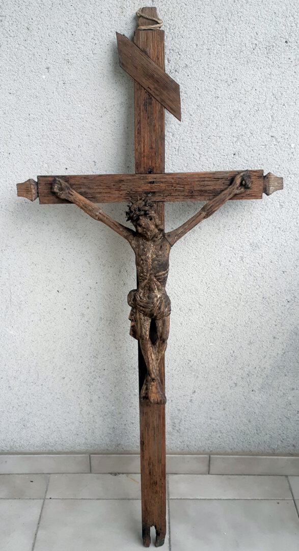 Antikvarinis didelis, labai senas Kryžius