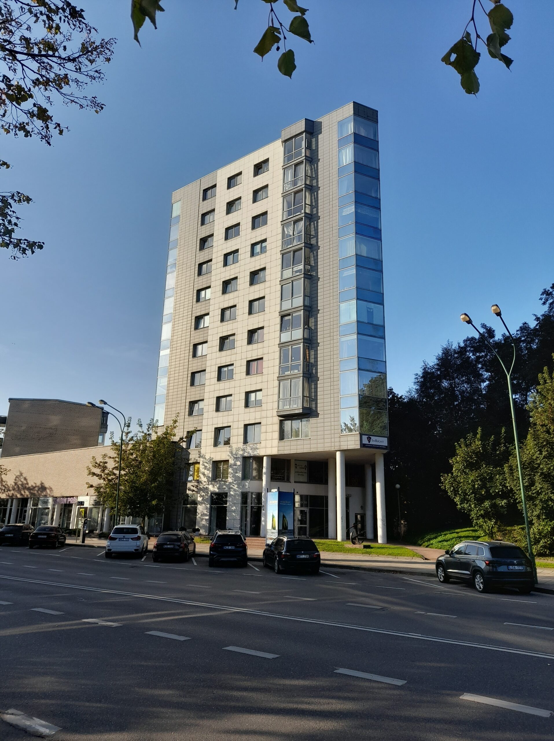 Išnuomojamos 95 kv.m. Administracinės patalpos Taikos pr 4A Klaipėdos miesto centre