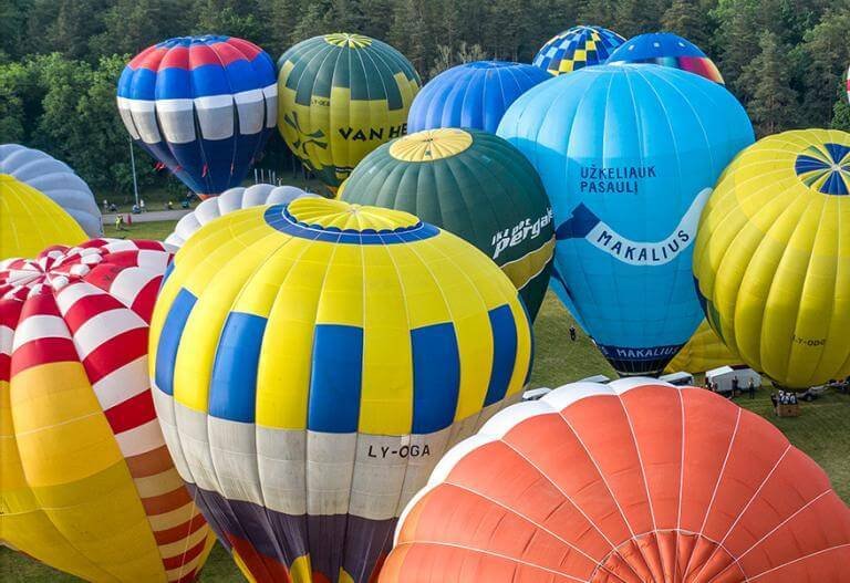 Užsisakykite skrydį oro balionu iš anksto šiai vasarai - puikią pramogą siūlo Hotairbaloon.lt